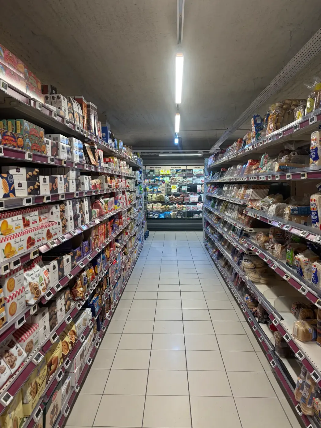 Allée biscuiterie - enseigne premium GMS, Lyon centre-ville