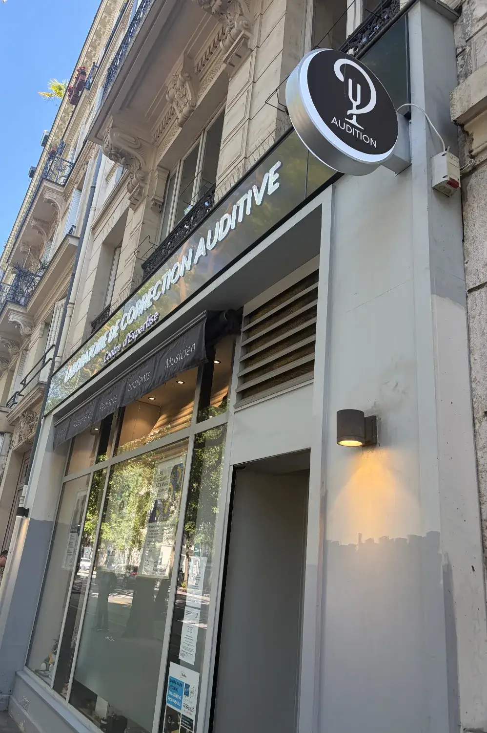 Centre de correction auditive - devanture
